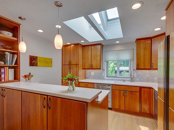 2nd image of 235 Aspen Cir Unit 235