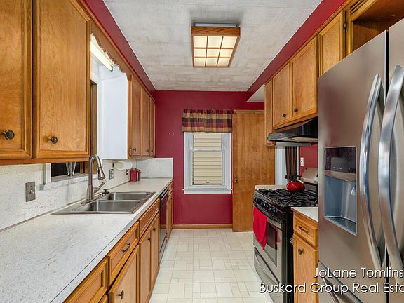 5th image of 913 Blanchard St SW