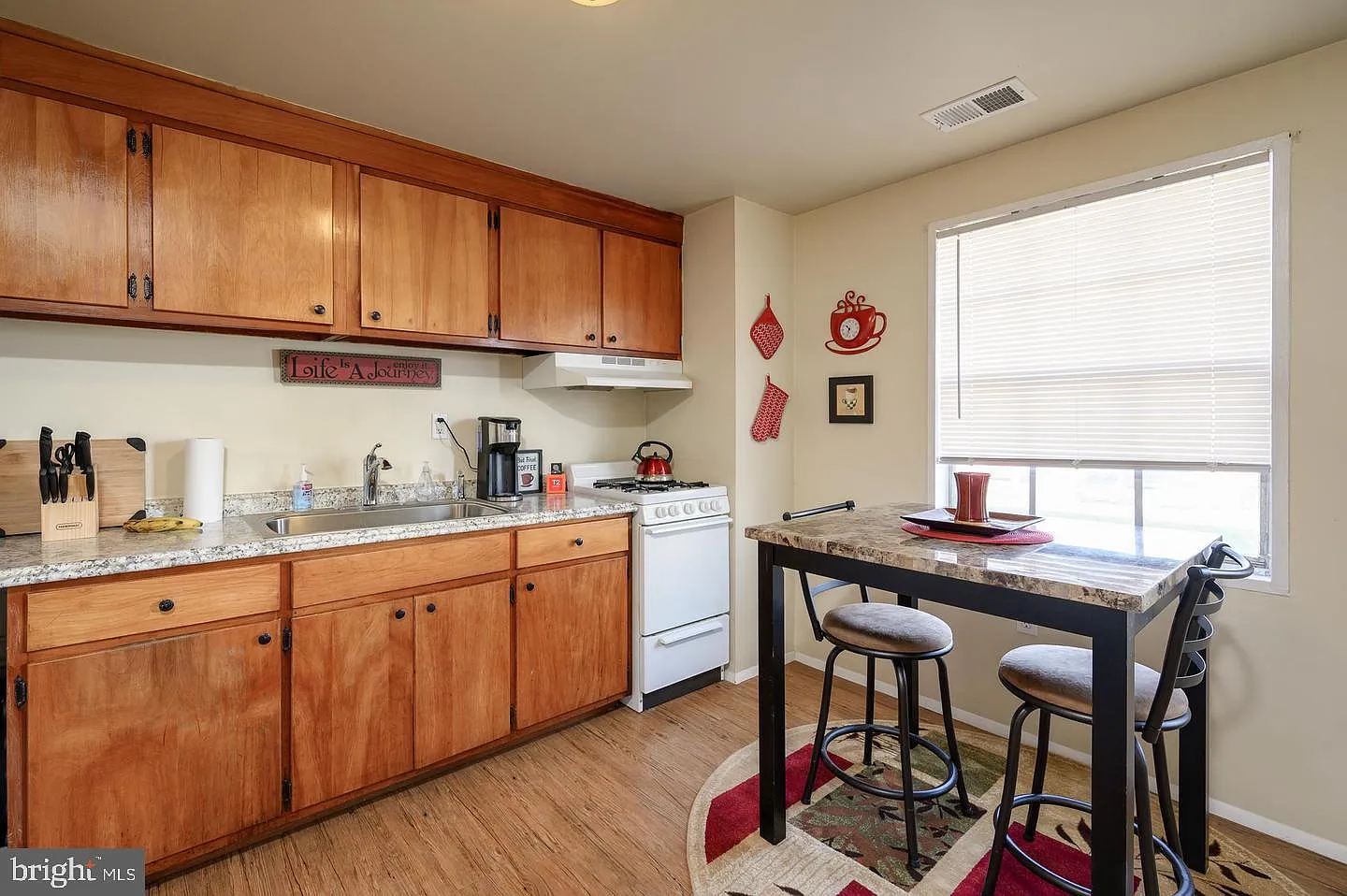 2 bed, 1.0 bath, 800 sqft, $1,195 — Photo 2