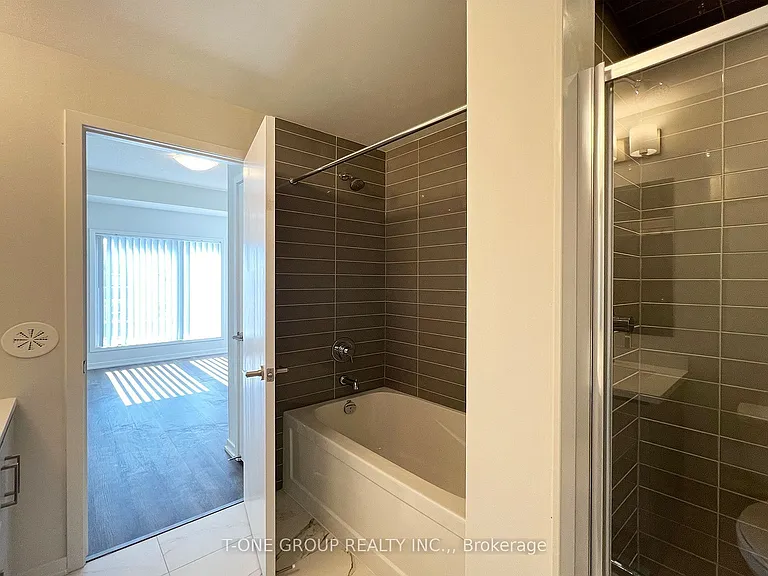 90 Honeycrisp Cres #Townhouse 362 — Photo 20
