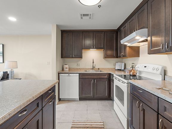 4th image of 38 Dunham Rd APT 204