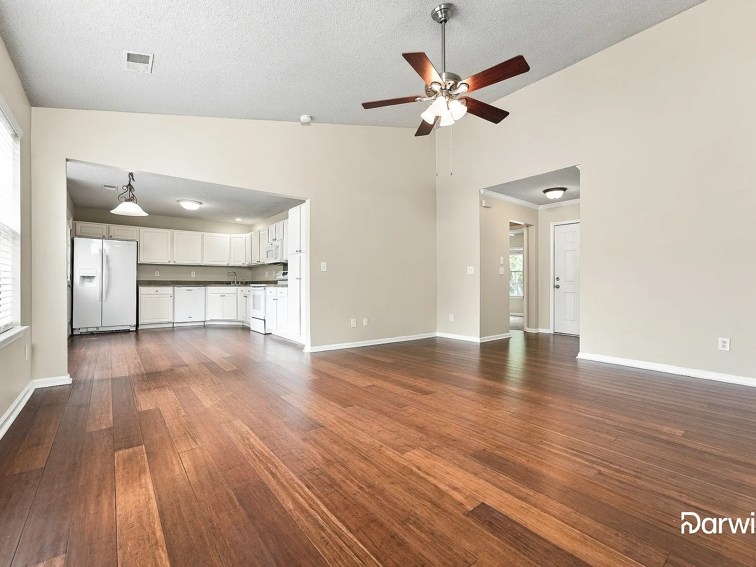 3 bed, 2.0 bath, 1298 sqft, $2,480 — Photo 4