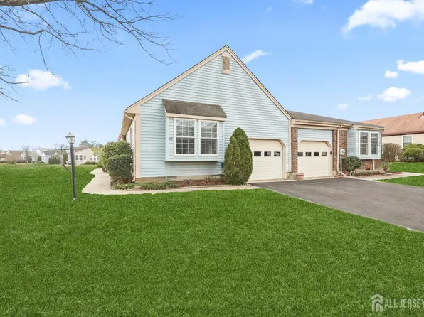 3B Berkshire Dr, Monroe Township, NJ 08831