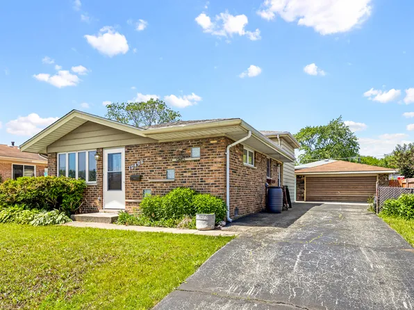 16466 Terry Ln, Oak Forest, IL 60452