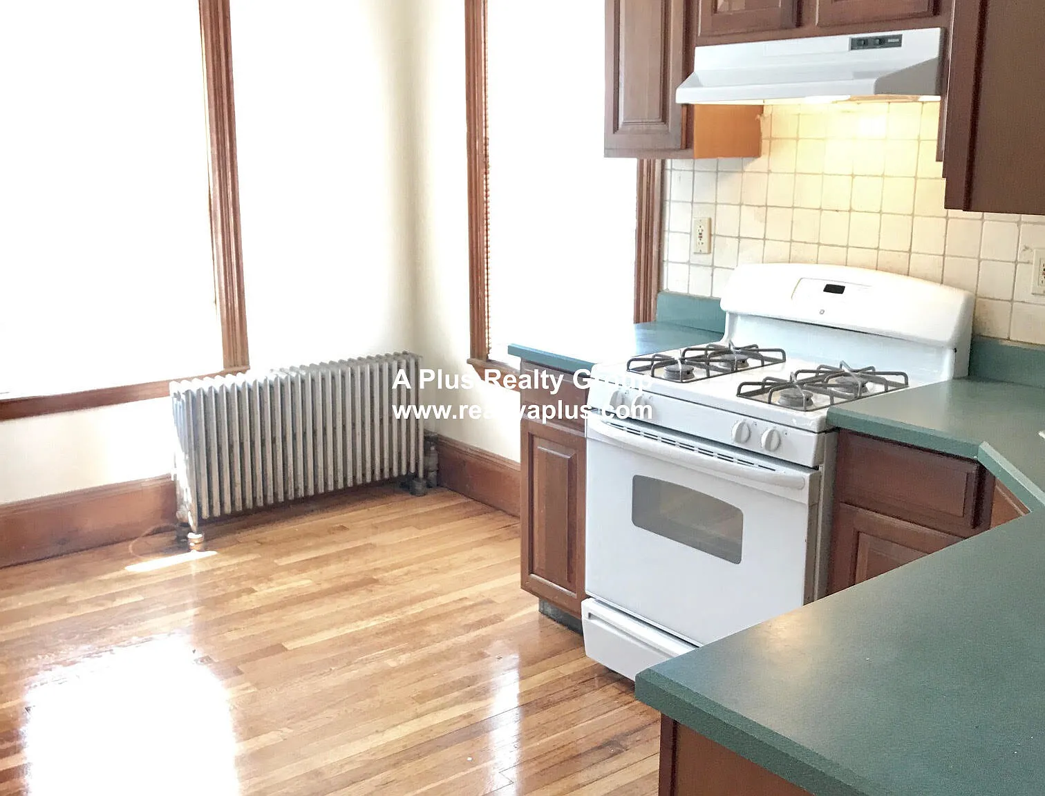 4 bed, 1.0 bath, 1600 sqft, $3,950 — Photo 4