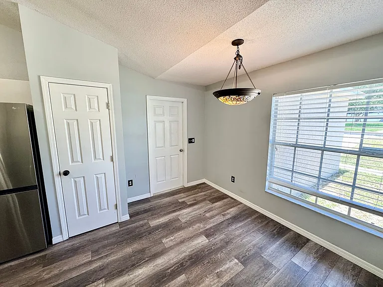 941 Park Valley Cir — Photo 6