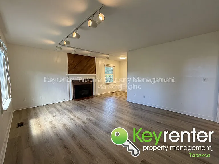 5321 N 42nd St — Photo 3