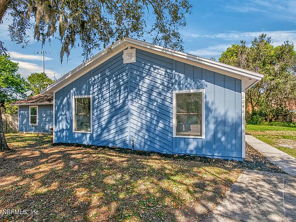 4th image of 1091 WILLOW COVE Court W