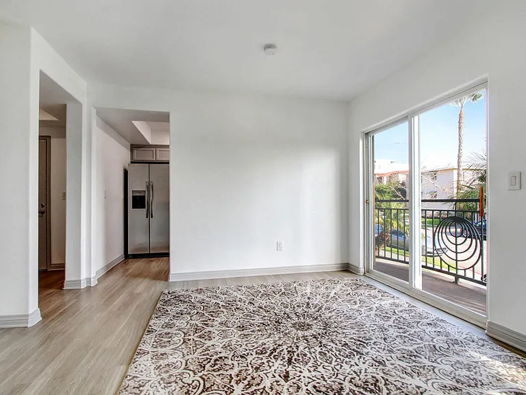 821 Wilcox Ave — Photo 15