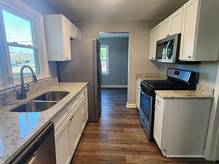 1244 Algonquin Pkwy — Photo 3
