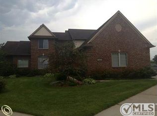 30622 Hickory Ct, Flat Rock, MI 48134