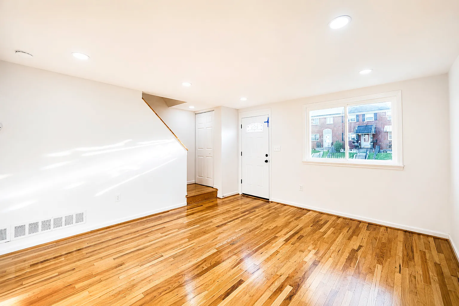 3 bed, 1728 sqft, $2,195 — Photo 4