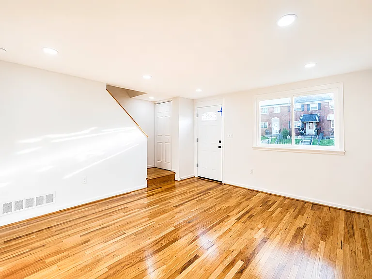 5729 Denwood Ave — Photo 5