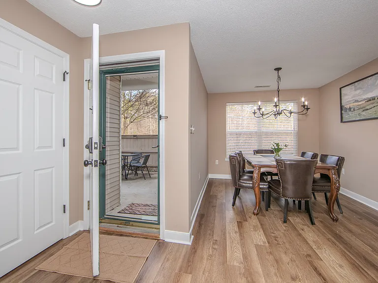 1526 Woodland Ct — Photo 18