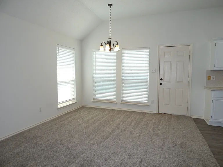 1412 Wesley Dr — Photo 8