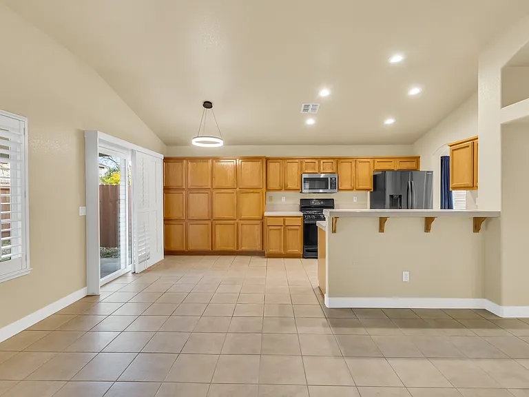 8795 Monterey Oaks Dr — Photo 21