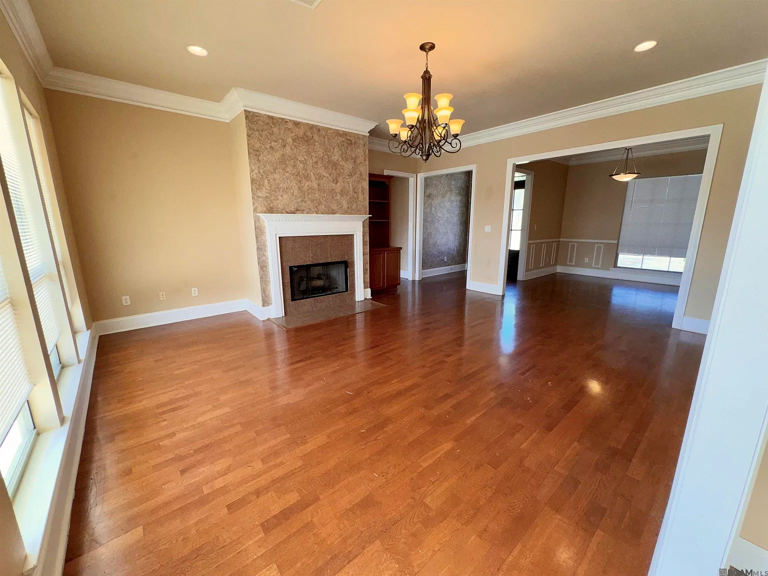 4 bed, 2362 sqft, $2,300 — Photo 2