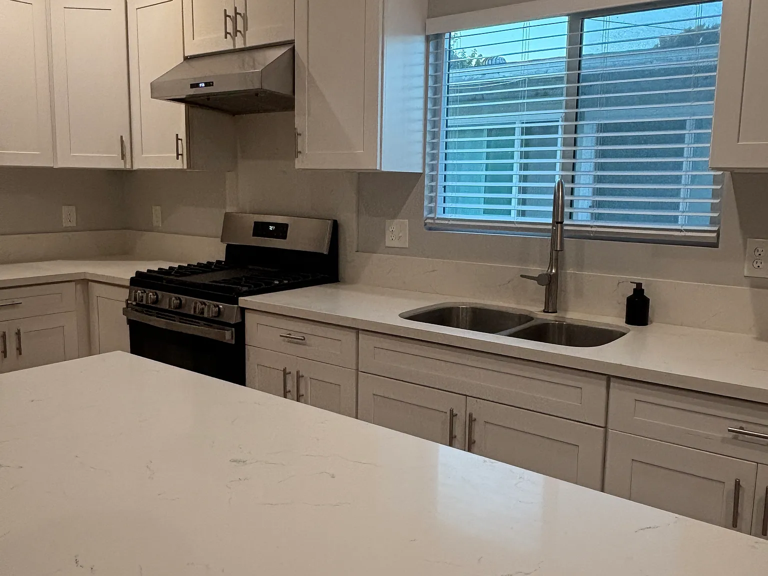 3 bed, 1100 sqft, $4,000 — Photo 1