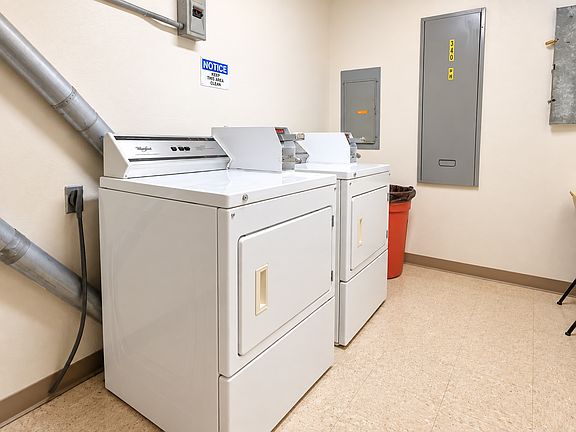 5th image of 3260 Raven Oaks Dr APT 4