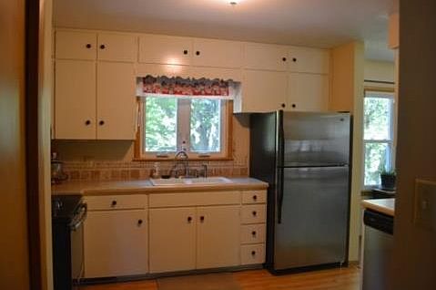 2nd image of 1731 Manor Dr