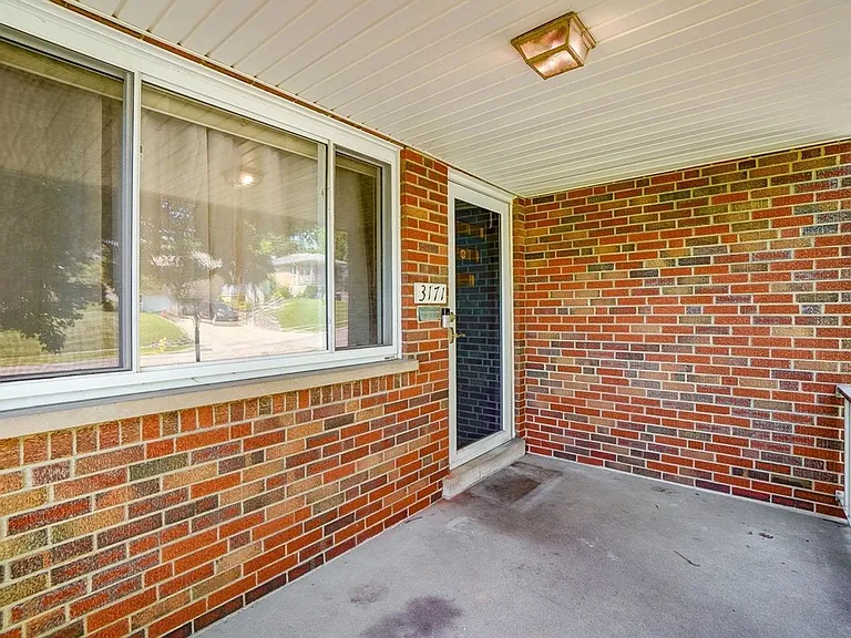 3171 Dickinson Ave — Photo 2