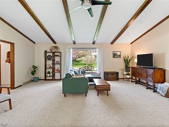 5th image of 1026 Douglas Dr