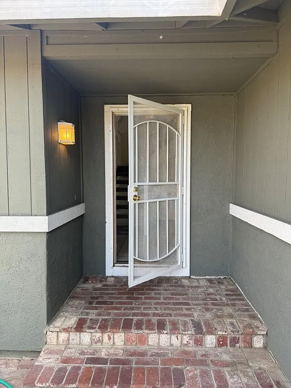 4 bed, 2.5 bath, 1800 sqft, $2,950 — Photo 3
