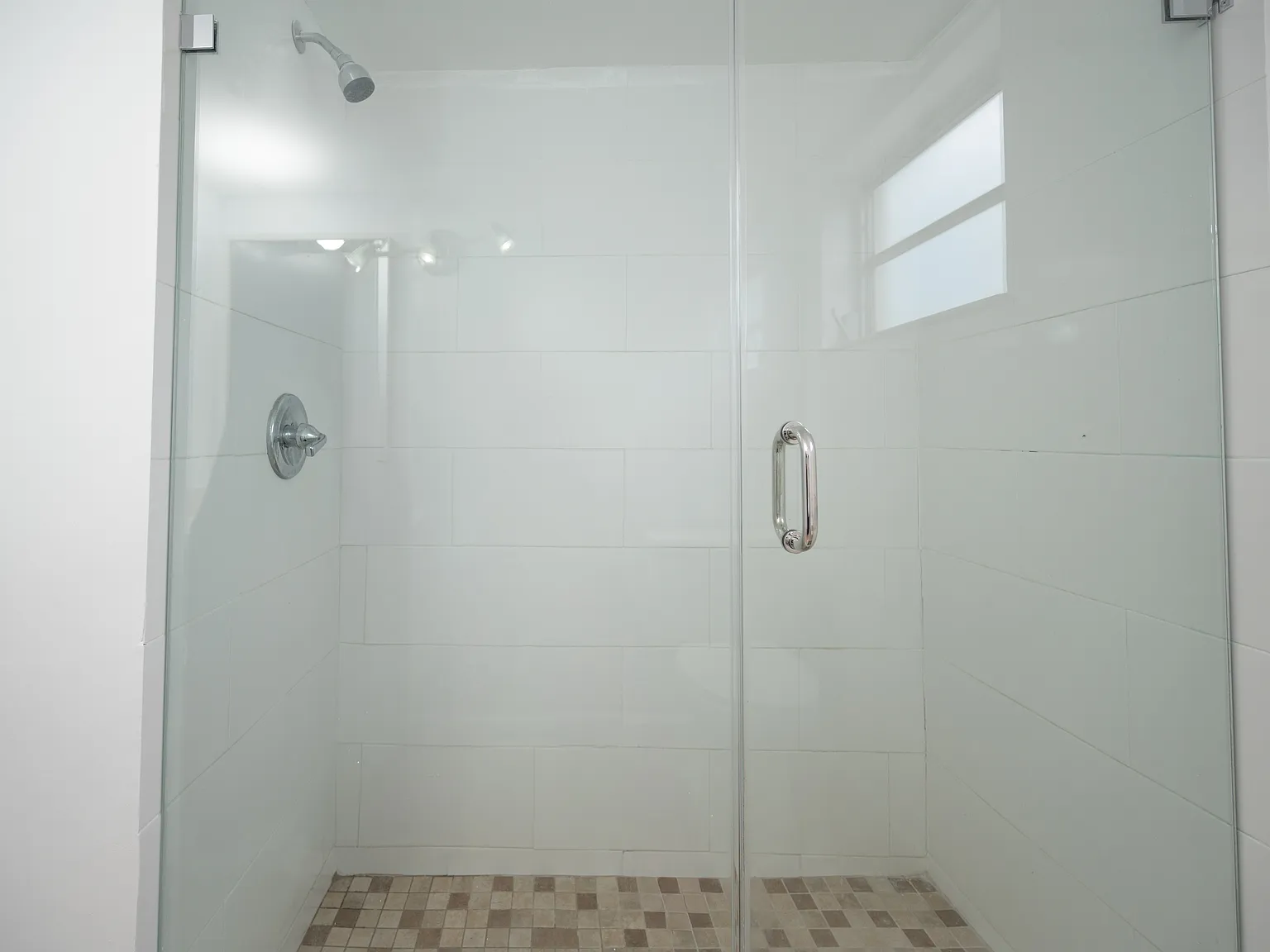 3 bed, 840 sqft, $2,850 — Photo 1