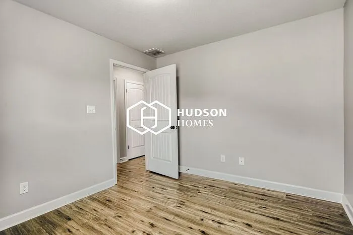 7902 Hemlock Dr — Photo 16