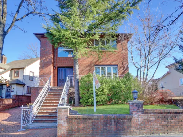 51-11 Browvale Lane, Little Neck, NY 11362