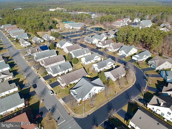 3rd image of 2 Woodview Dr