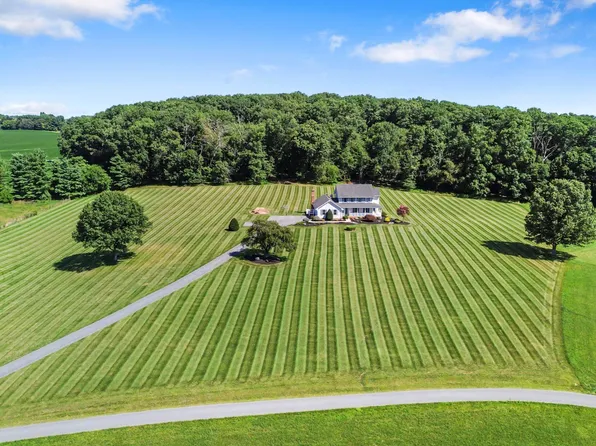 600 Turf Farm Dr, Sykesville, MD 21784
