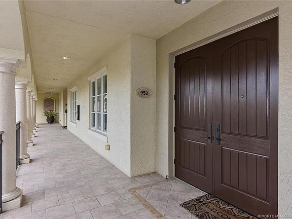 2nd image of 952 SE Willoughby Trce