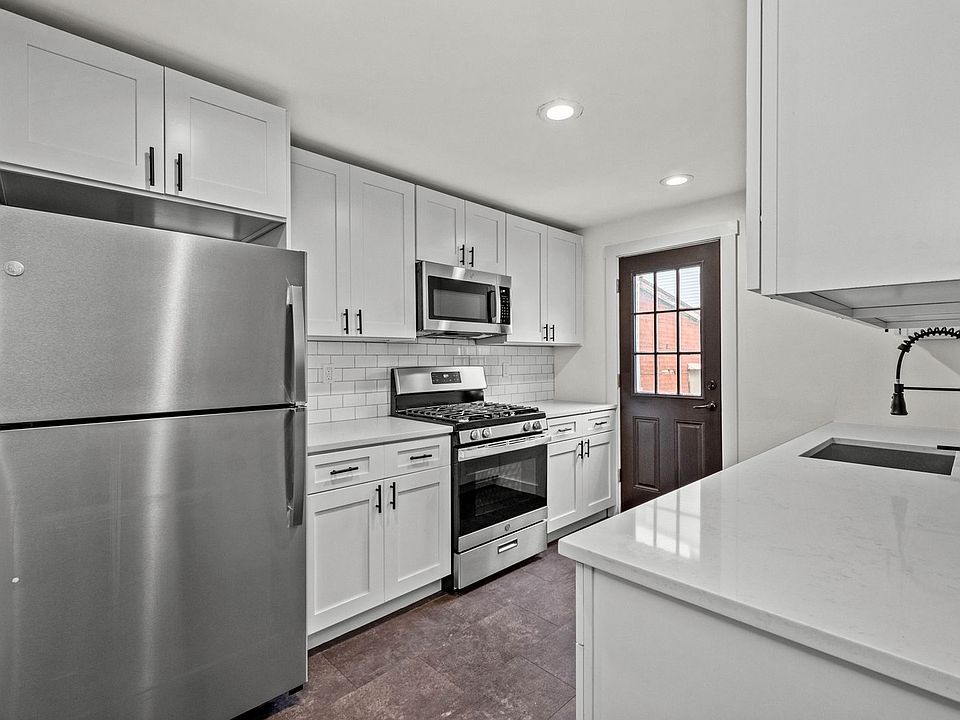 1st image of 848 Proctor Way