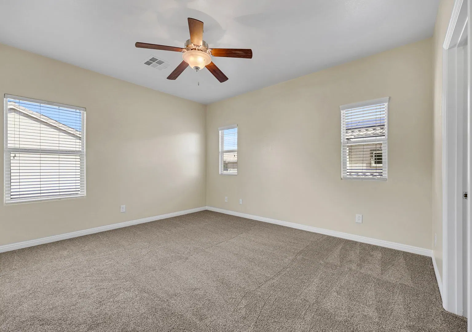 4 bedroom! — Photo 4