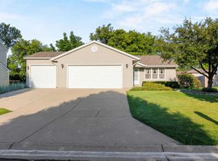 6845 S Crane Dr, Oak Creek, WI 53154