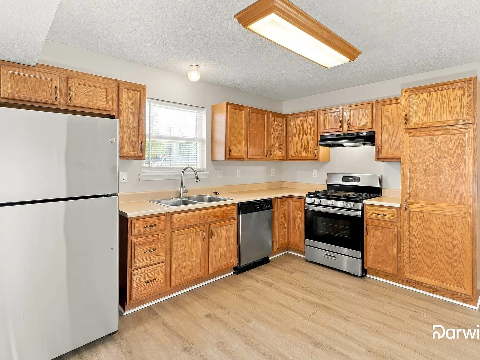 4 bed, 3.5 bath, 2047 sqft, $2,355 — Photo 2