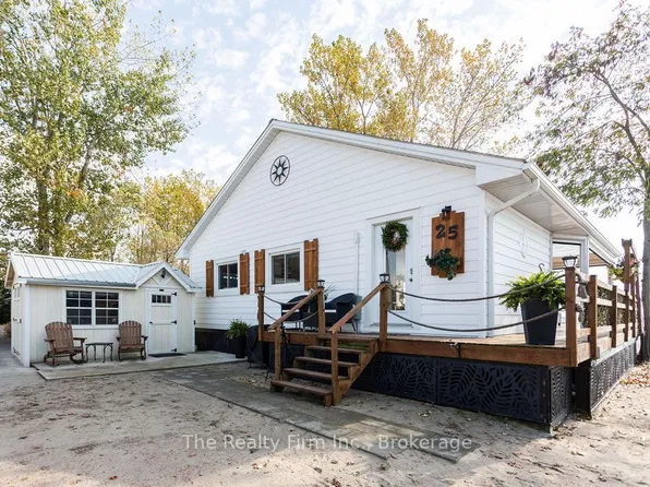 25 Erie Blvd, Norfolk County, ON N0E 1M0