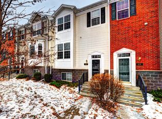 430 Regency Ln W, Hopkins, MN 55343