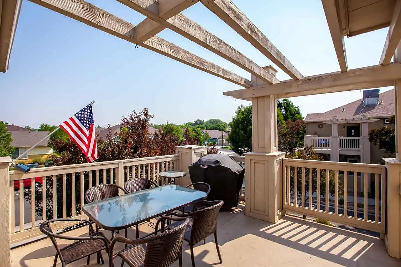 2485 Fountainhead Blvd — Photo 2