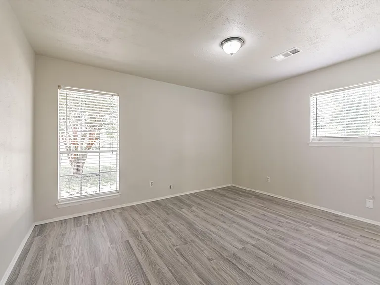 5514 Vickita Dr — Photo 26