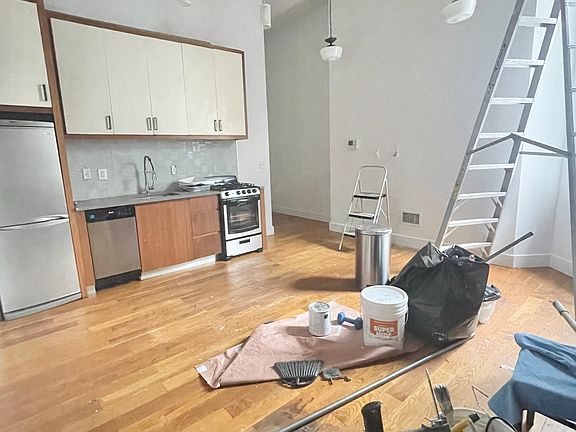 2nd image of 949 Willoughby Ave APT 204