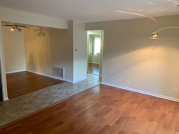 3rd image of 4825 W 109th St