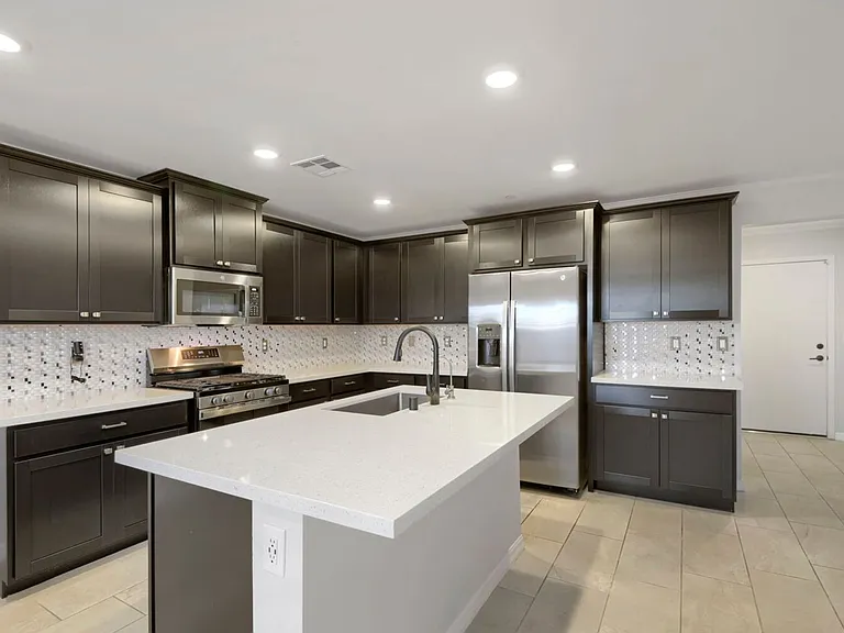 9493 Sky Pointe Dr — Photo 2