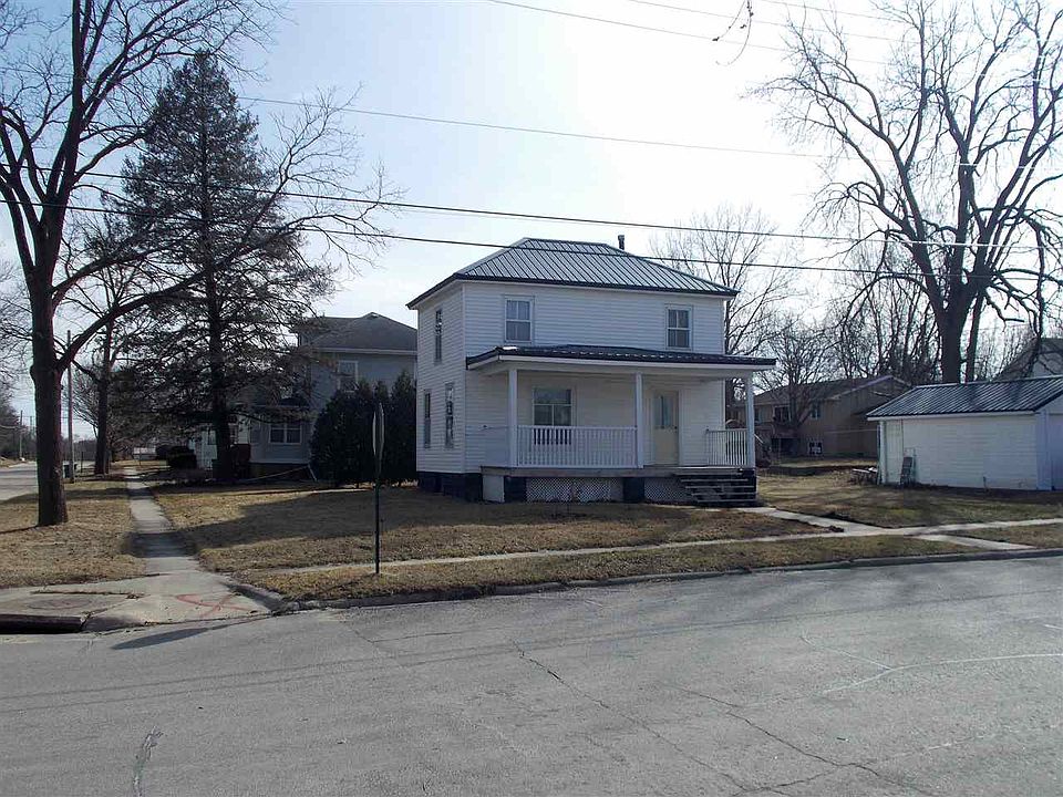 2nd image of 409 3rd St SE