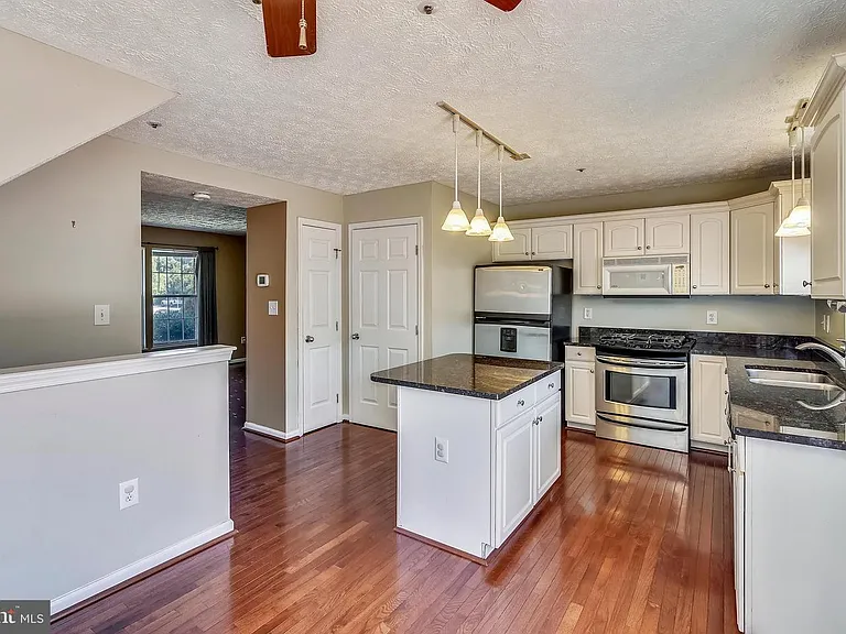 7810 Foxcove Ct — Photo 10