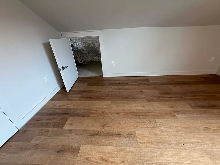 20 W 3rd St #3 — Photo 27