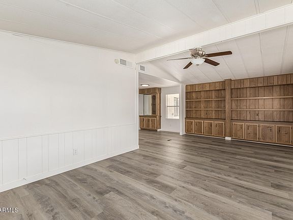 5th image of 2641 N WRIGHT Way