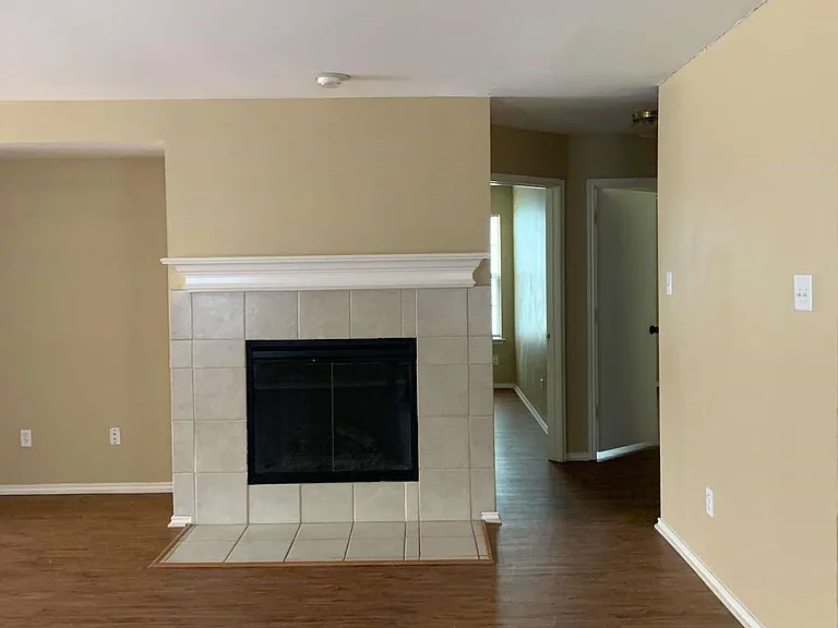 1434 Mission Hills Ln — Photo 3