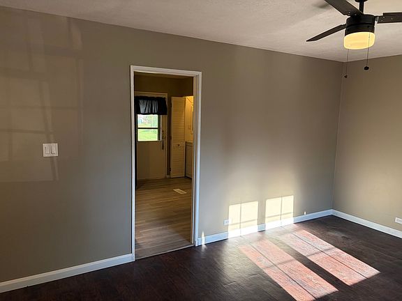 5th image of 1527 Center Granview Dr